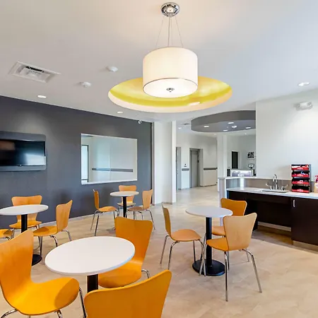 Studio 6 Austin Airport-3